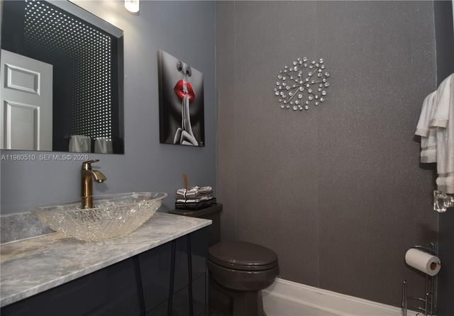 8733 NW 76th Dr, Tamarac, FL 33321