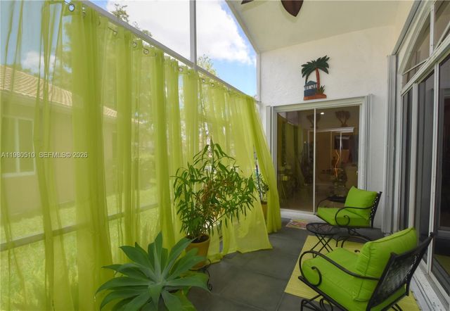 8733 NW 76th Dr, Tamarac, FL 33321