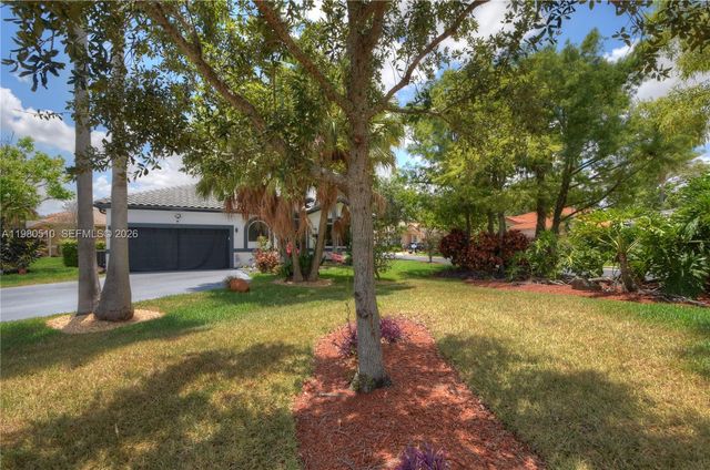 8733 NW 76th Dr, Tamarac, FL 33321