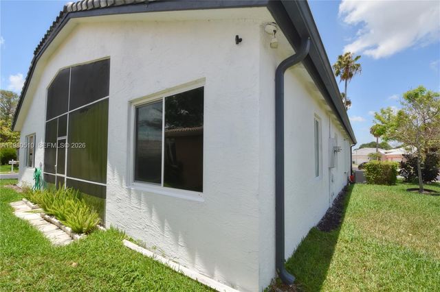 8733 NW 76th Dr, Tamarac, FL 33321