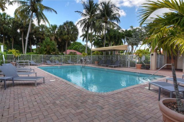 8733 NW 76th Dr, Tamarac, FL 33321