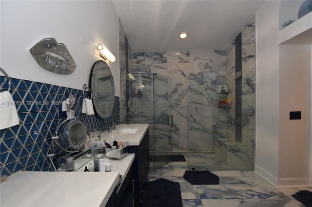 8733 NW 76th Dr, Tamarac, FL 33321