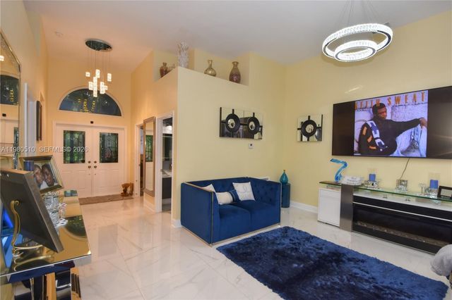 8733 NW 76th Dr, Tamarac, FL 33321