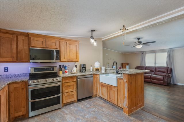 100 Blue Valley Court, Springtown, TX 76082