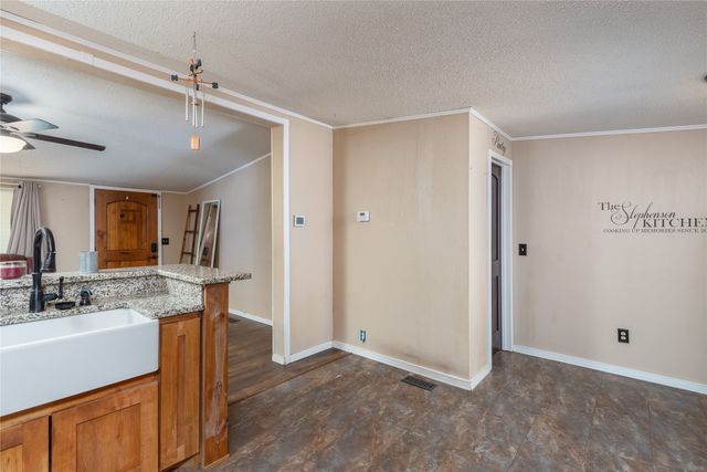 100 Blue Valley Court, Springtown, TX 76082