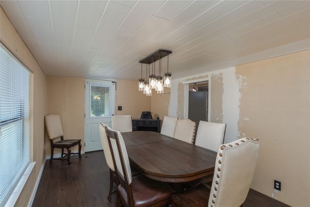 100 Blue Valley Court, Springtown, TX 76082