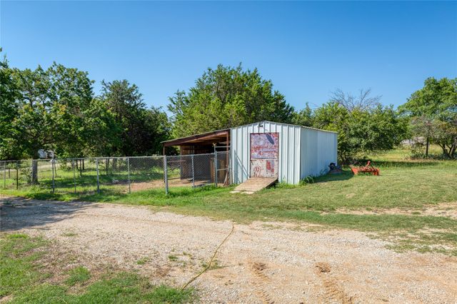 100 Blue Valley Court, Springtown, TX 76082