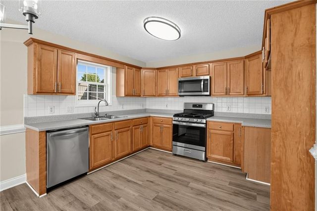 1512 Queen Elizabeth Drive, Locust Grove, GA 30248