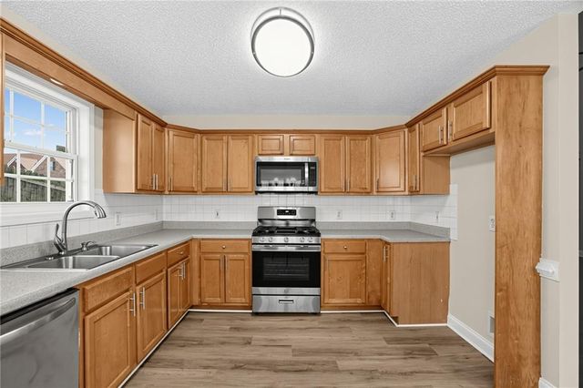 1512 Queen Elizabeth Drive, Locust Grove, GA 30248