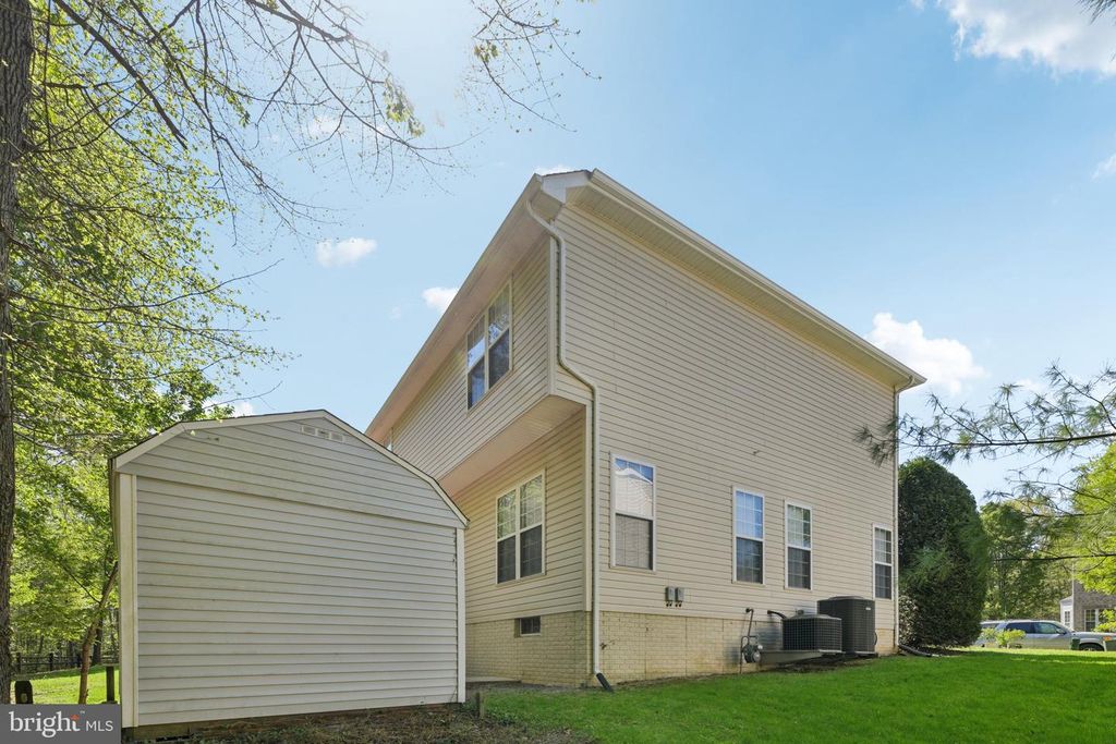 Image 8 of property listing at 11603 BRIGIT CT, Bowie, MD 20720