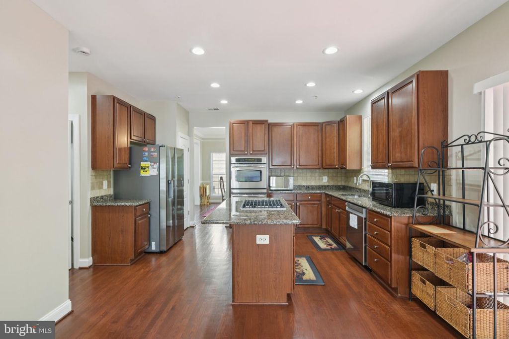 Image 6 of property listing at 11603 BRIGIT CT, Bowie, MD 20720