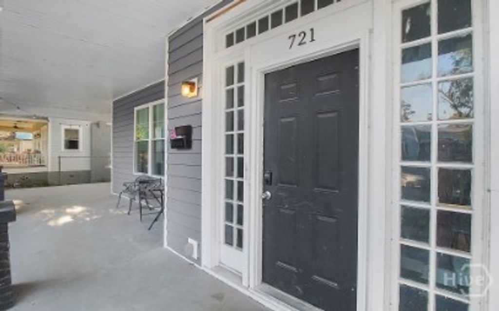 Image 2 of property listing at 721 E 36th Street A, Savannah, GA 31401