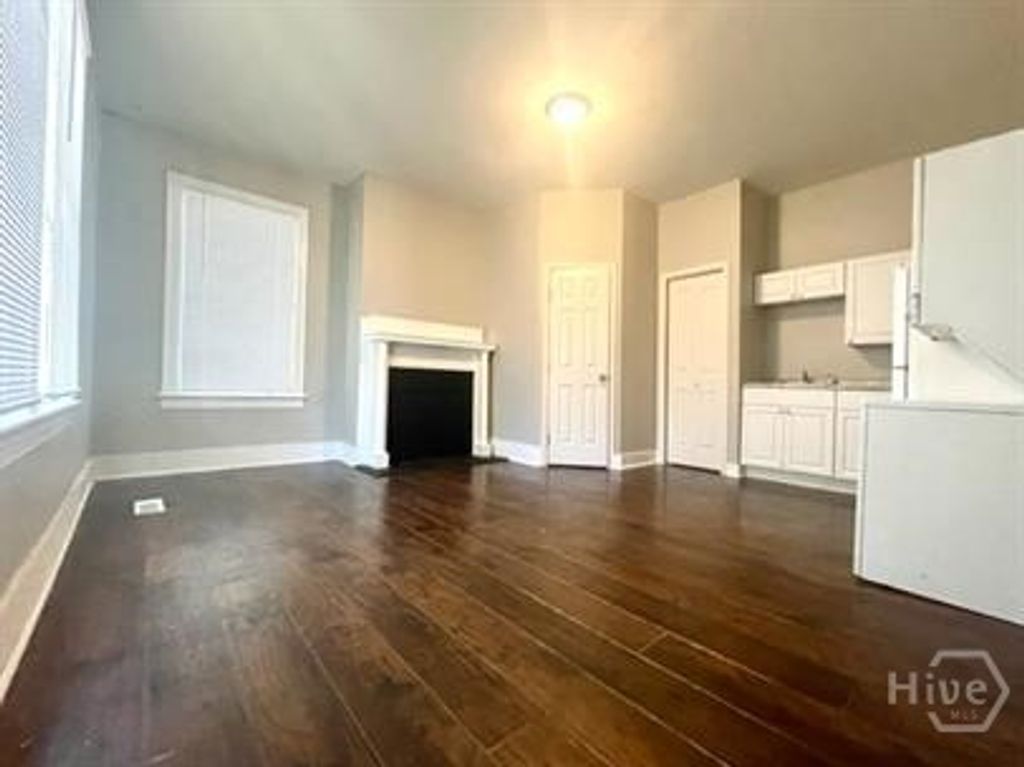 Image 3 of property listing at 721 E 36th Street A, Savannah, GA 31401