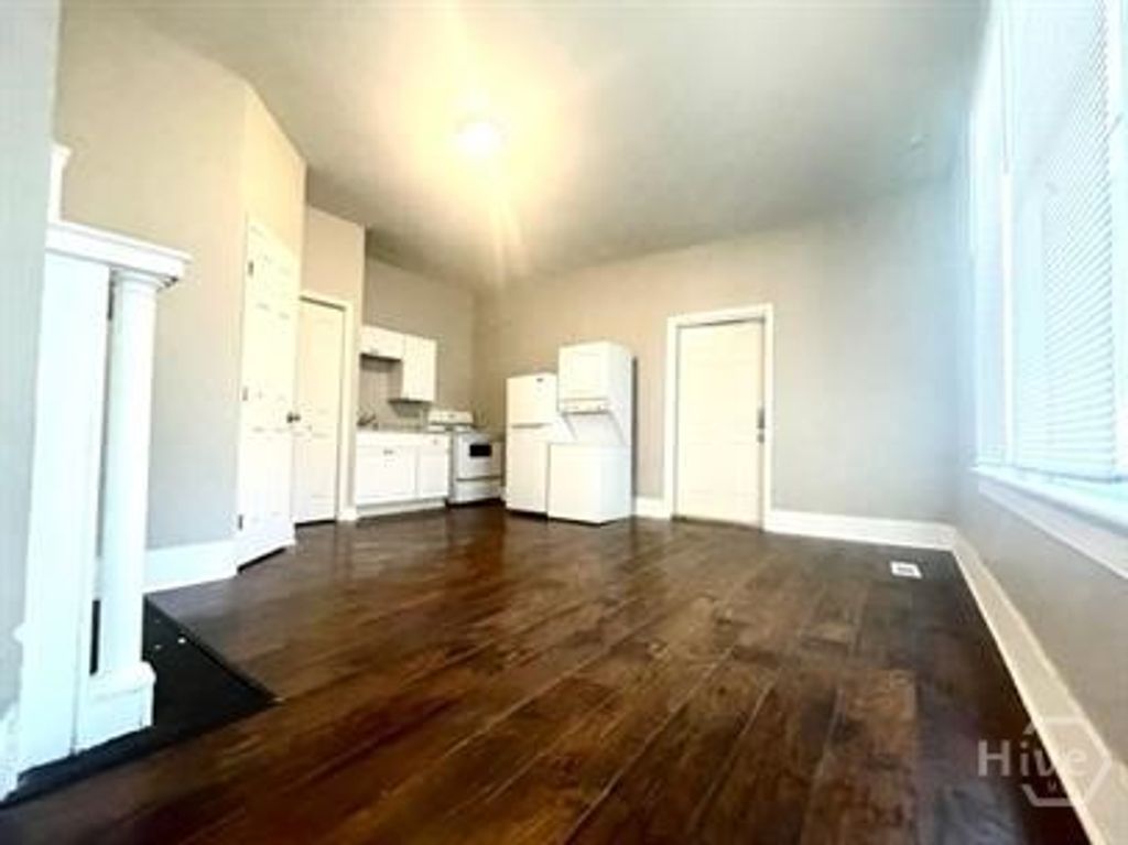 Image 4 of property listing at 721 E 36th Street A, Savannah, GA 31401