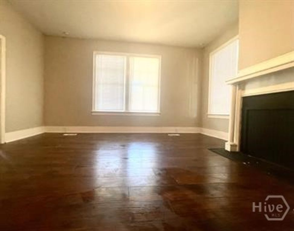 Image 6 of property listing at 721 E 36th Street A, Savannah, GA 31401