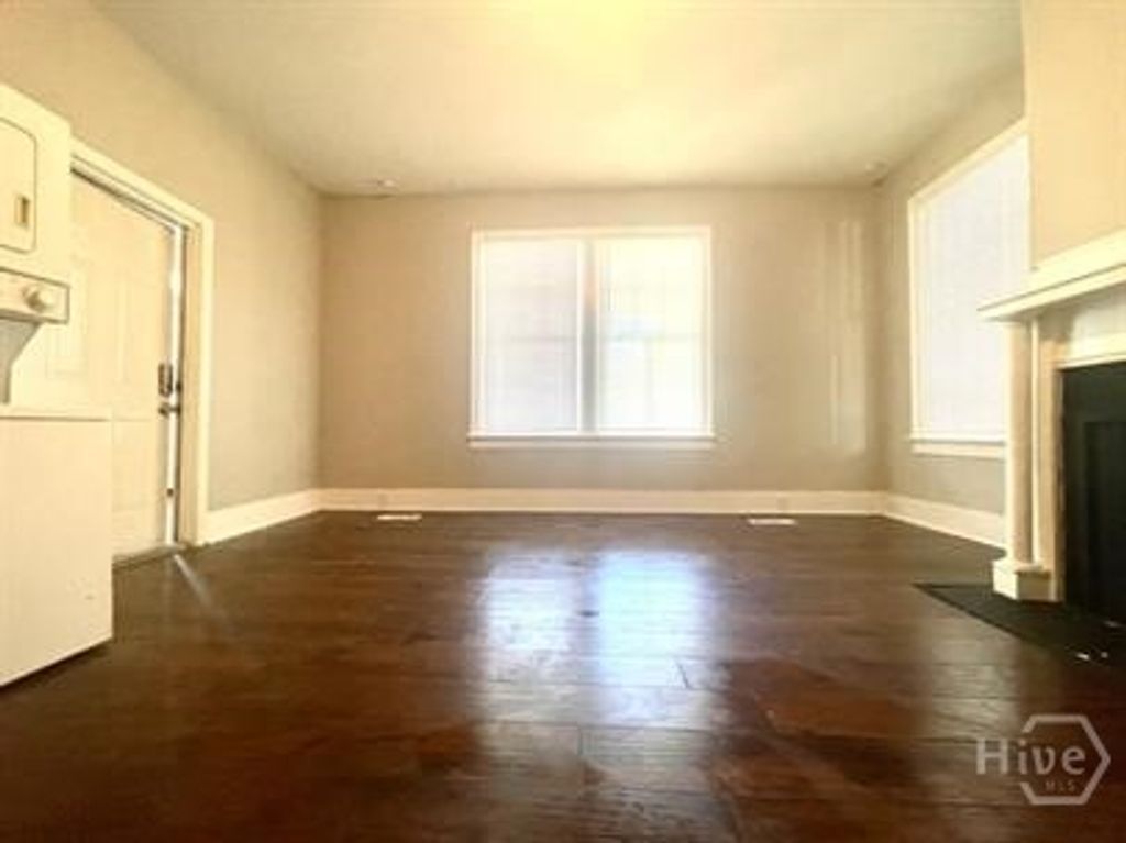 Image 7 of property listing at 721 E 36th Street A, Savannah, GA 31401