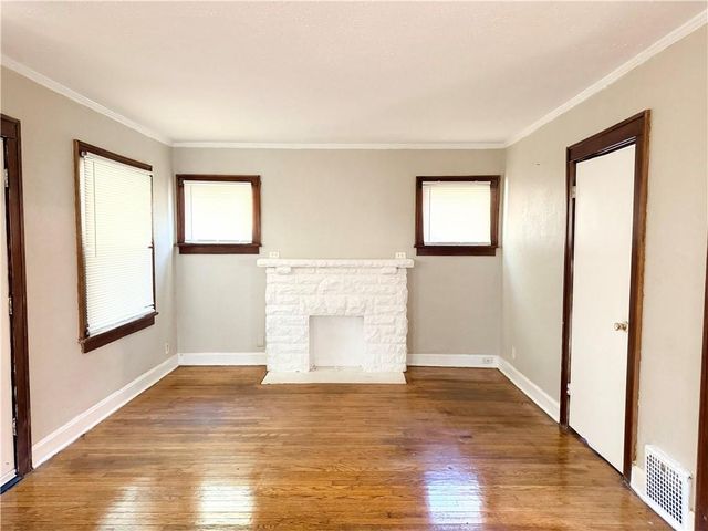 5233 HIGHLAND Avenue, Kansas City, MO 64110