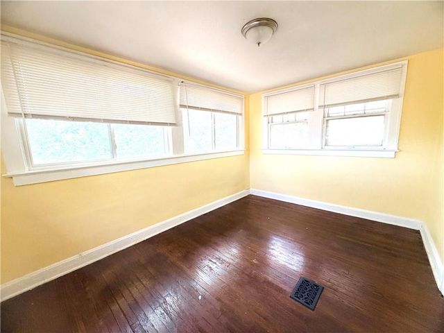 5233 HIGHLAND Avenue, Kansas City, MO 64110
