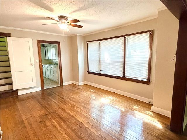 5233 HIGHLAND Avenue, Kansas City, MO 64110