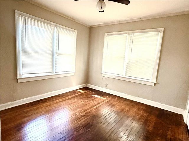 5233 HIGHLAND Avenue, Kansas City, MO 64110