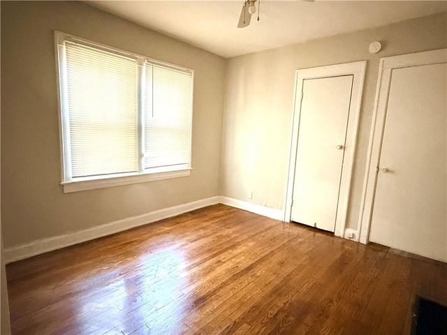 5233 HIGHLAND Avenue, Kansas City, MO 64110
