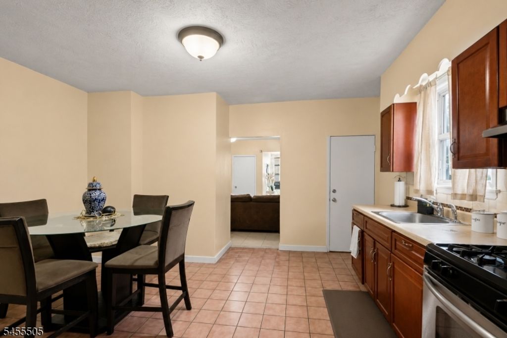 526 E 25Th St, Paterson City, NJ 07514 — photo 2