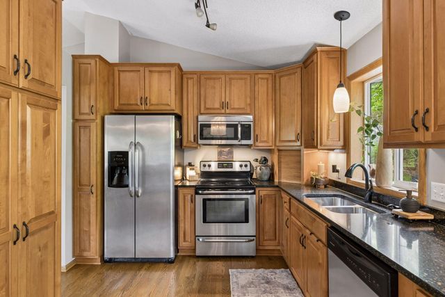 589 Mcknight Road S, Saint Paul, MN 55119