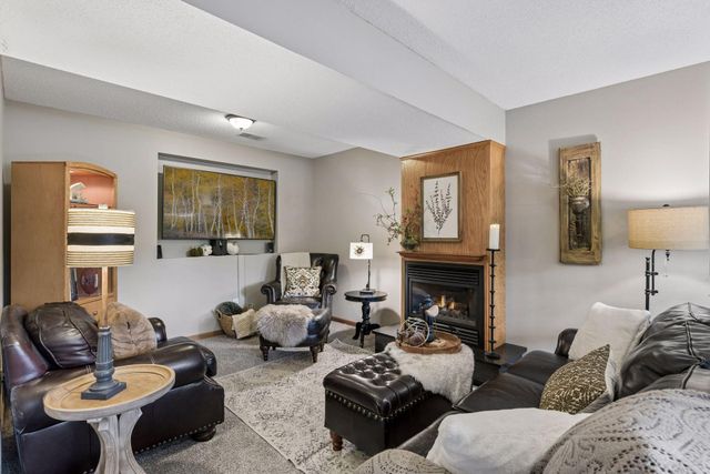 589 Mcknight Road S, Saint Paul, MN 55119
