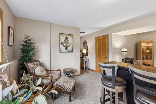 589 Mcknight Road S, Saint Paul, MN 55119