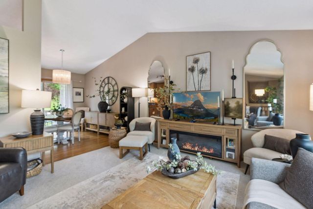589 Mcknight Road S, Saint Paul, MN 55119