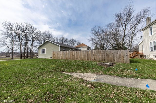 195 E Pennsylvania Avenue, Sebring, OH 44672