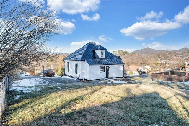 W 411 Cleveland AVE, Vinton, VA 24179