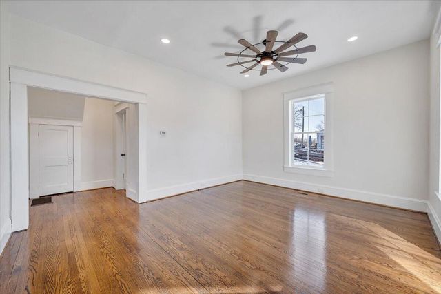 W 411 Cleveland AVE, Vinton, VA 24179