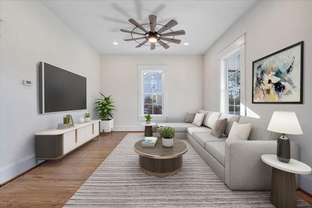 W 411 Cleveland AVE, Vinton, VA 24179