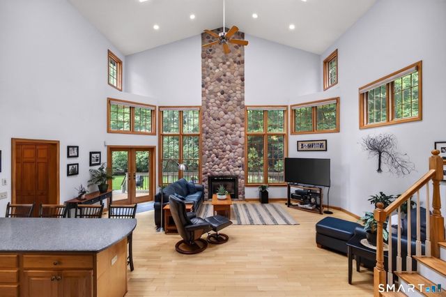 10 Ricky Lane, Preston, CT 06365
