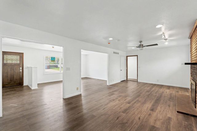 8026 E Morningside St, Wichita, KS 67207