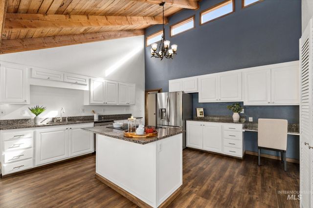 2199 S Ridge Point Way, Boise, ID 83712