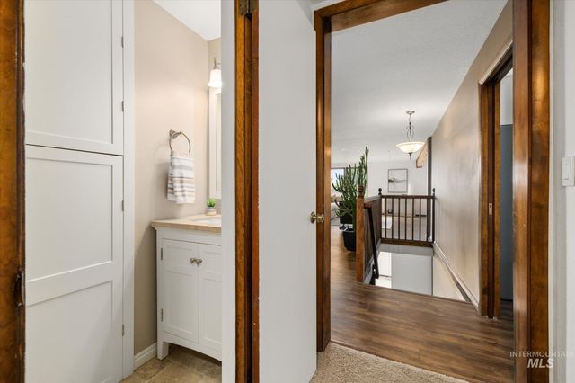 2199 S Ridge Point Way, Boise, ID 83712