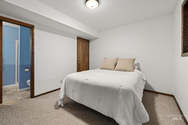 2199 S Ridge Point Way, Boise, ID 83712