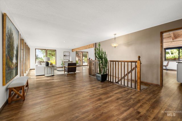 2199 S Ridge Point Way, Boise, ID 83712