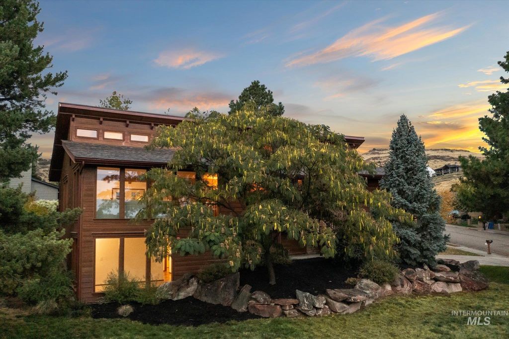 2199 S Ridge Point Way, Boise, ID 83712