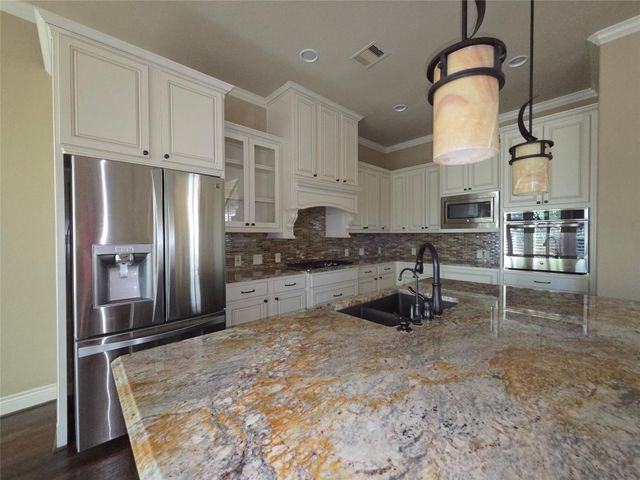 14 Jonquil Place, Tomball, TX 77375