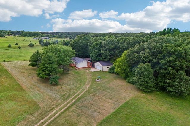 526 Freedom Lane, Wisconsin Dells, WI 53965