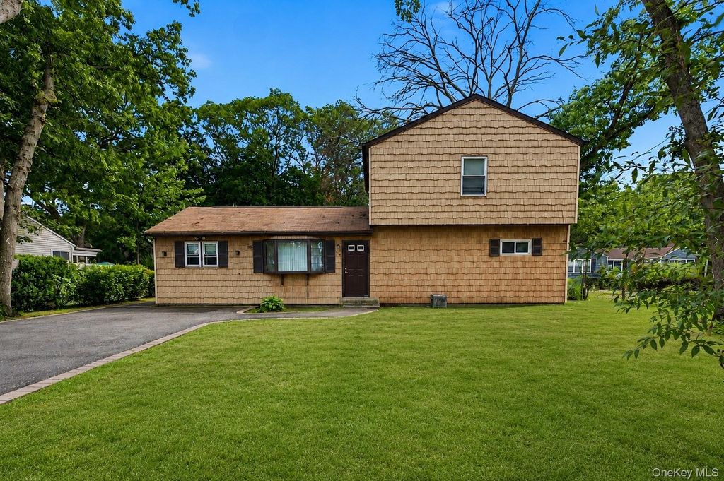 110 Queen Street, Bay Shore, NY 11706