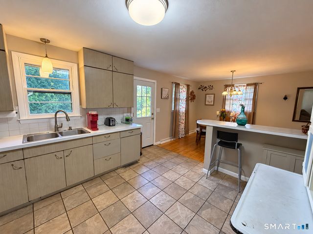264 Pearl Lake Road, Waterbury, CT 06706