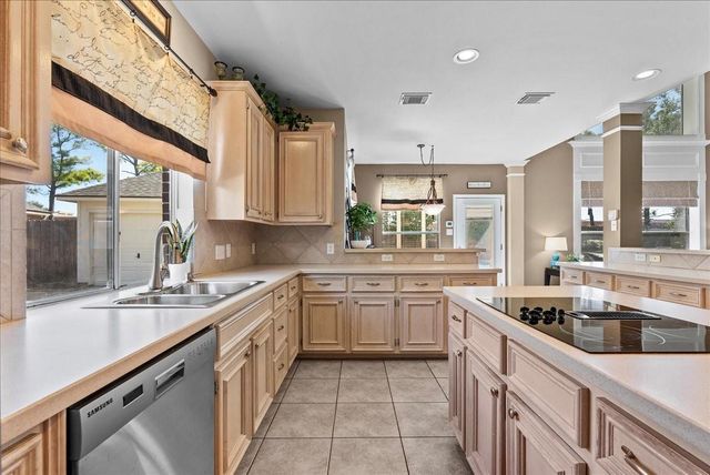 105 Pelican Court, League City, TX 77573