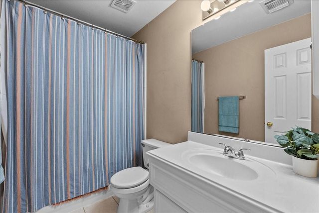 105 Pelican Court, League City, TX 77573