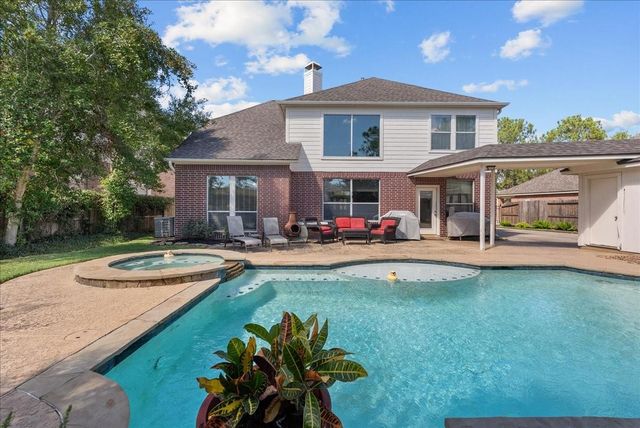 105 Pelican Court, League City, TX 77573