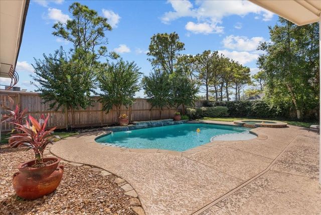 105 Pelican Court, League City, TX 77573