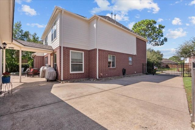 105 Pelican Court, League City, TX 77573